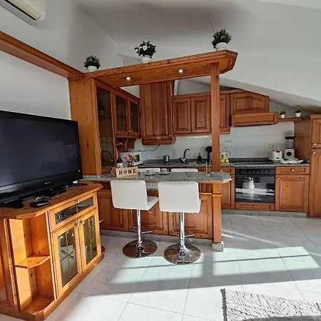 Loft Luxury アパートホテル 3*